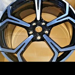 Lamborghini Urus 22-in Wheels 