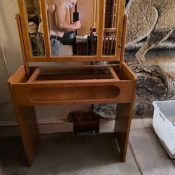 MAKE UP DRESSER  TABLE