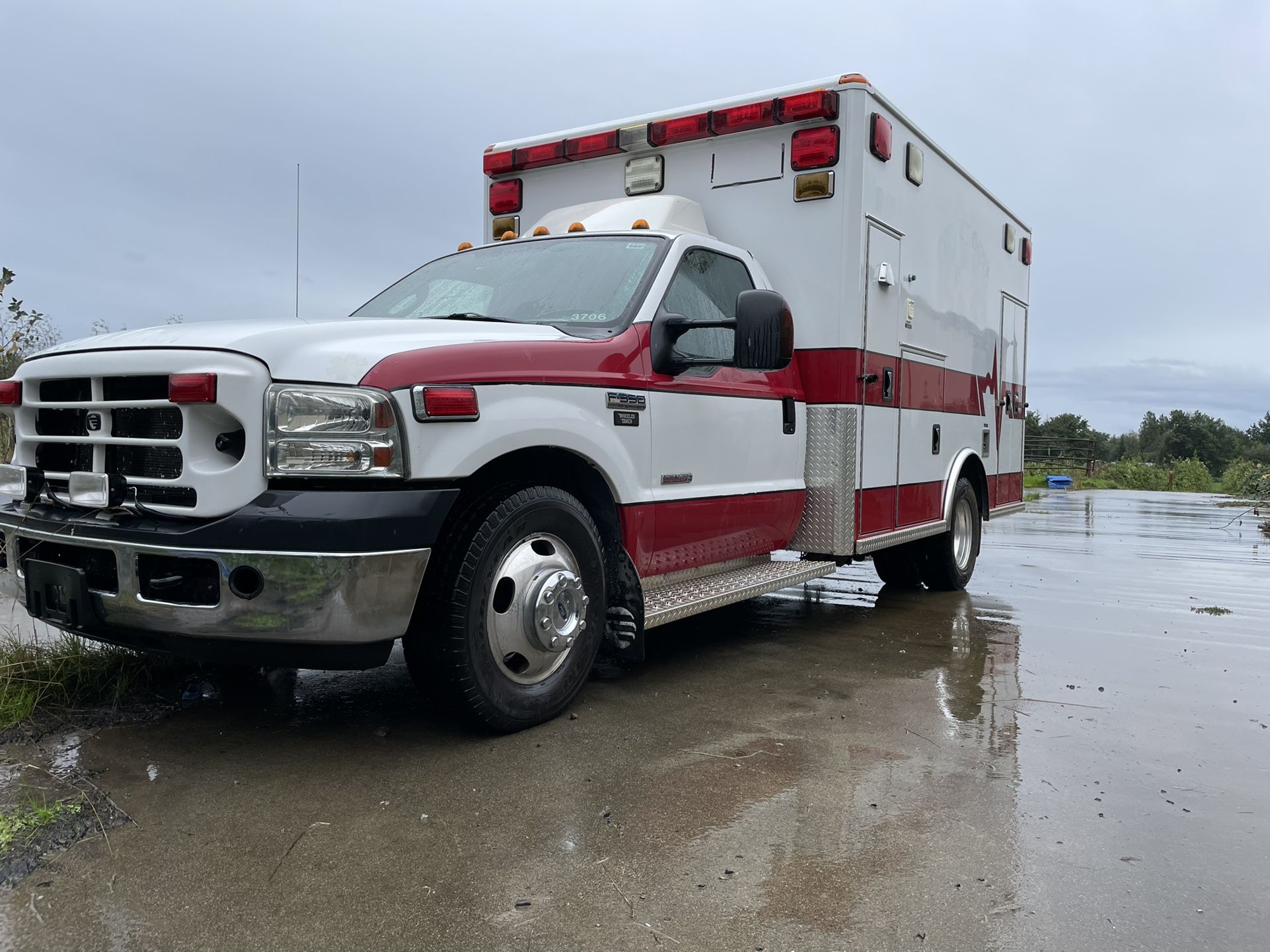 Ford F-350 Ambulance, Camper Van, Motorhome
