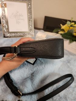 DKNY Sina Crossbody Bag for Sale in Hawthorne, CA - OfferUp