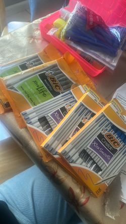 5 packs of new pens black and blue