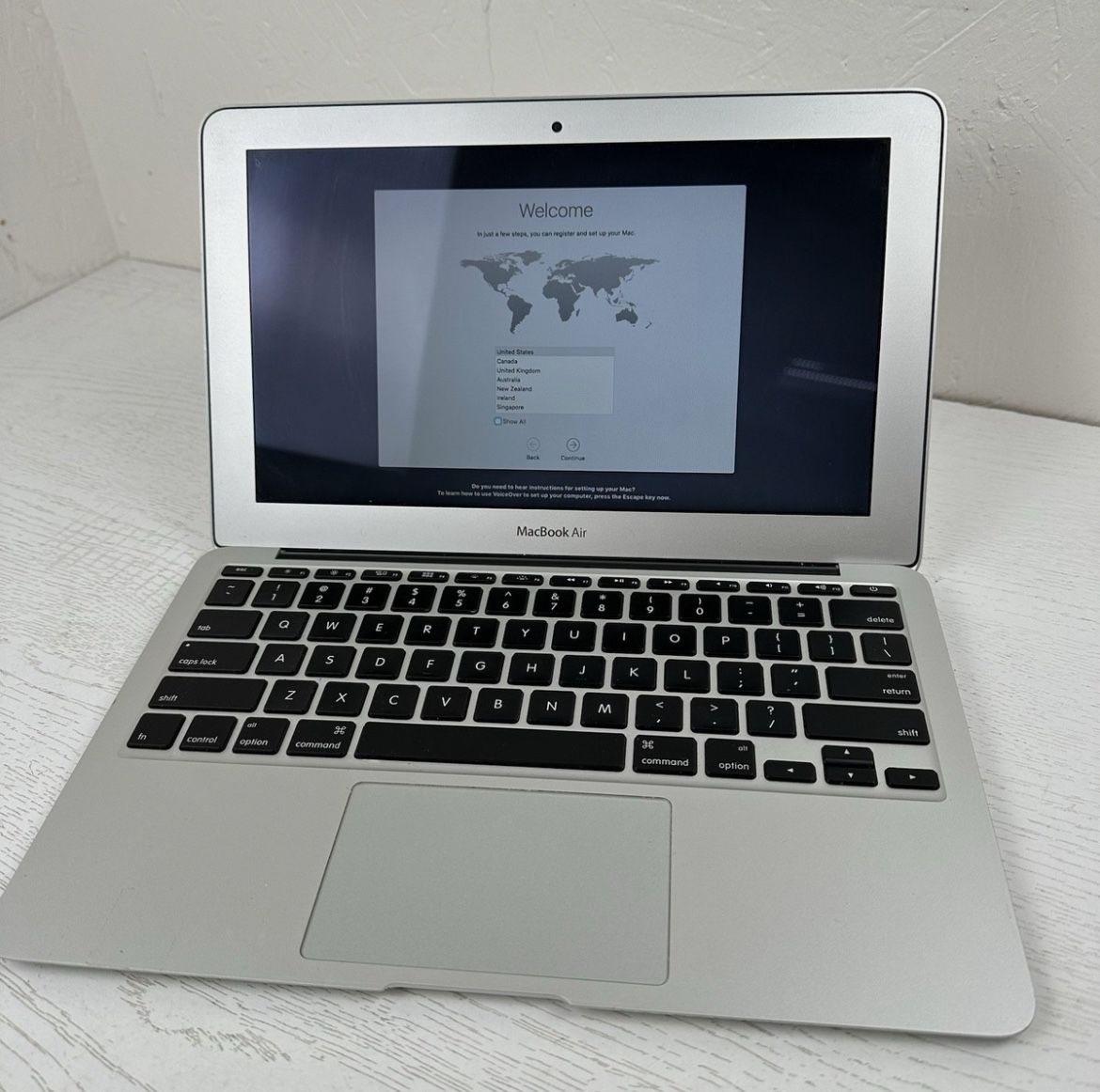 MacBook Air 2015 11.6” 100% Working Like New Fast Logic Final Cut And Office