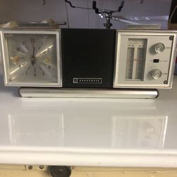 Vintage Panasonic FM -AM Clock radio