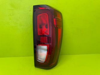 2019 - 2025 GMC SIERRA RIGHT PASSENGER SIDE HALOGEN TAIL LIGHT OEM (contact info removed)7