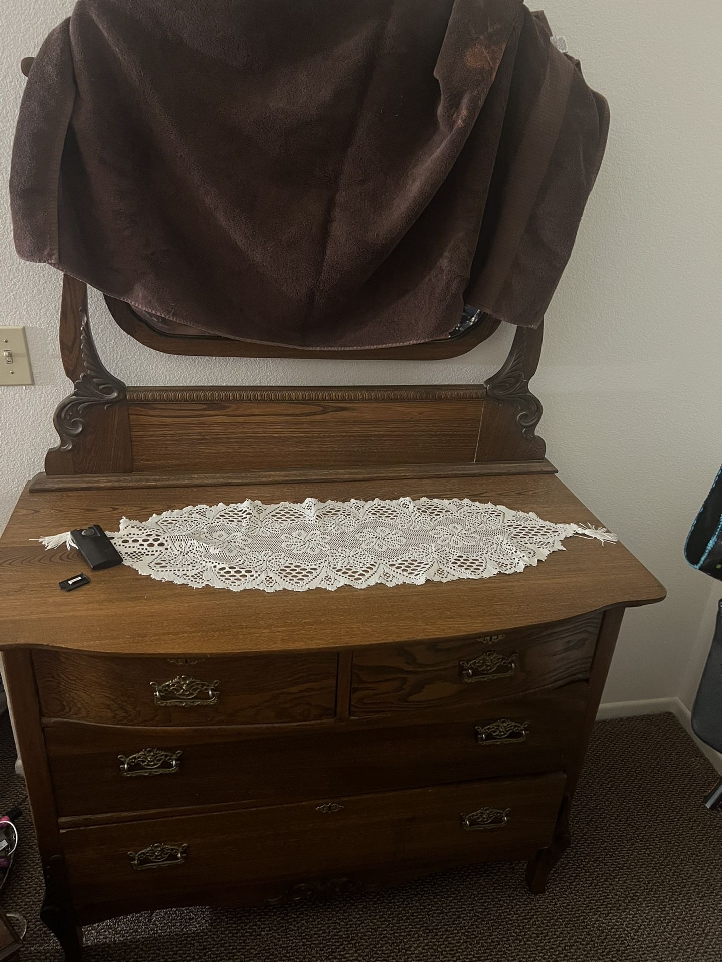 Antique oak dresser w/mirror