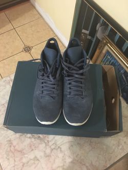 Lightly used, no smell except the new shoe scent, it's Branblack designed in LA and made in China, about $1000 new, asking $30. Light weight.