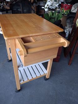 Beautiful  wooden kitchen island  great condition