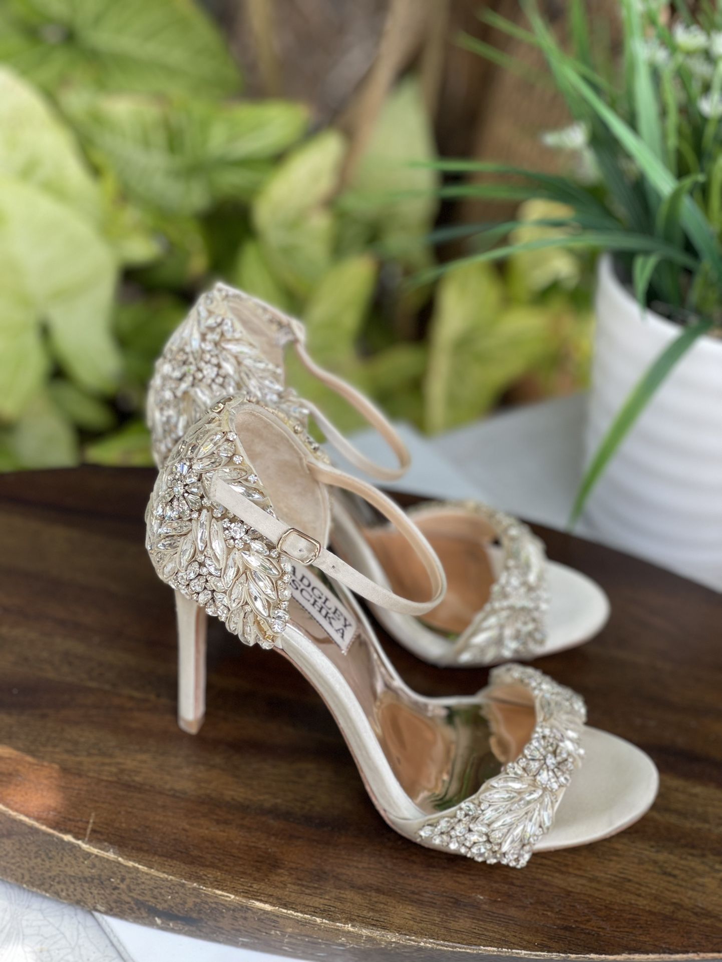 Badgley Mischka Embellished Heels Size 5.5 for Sale in Long Beach CA OfferUp