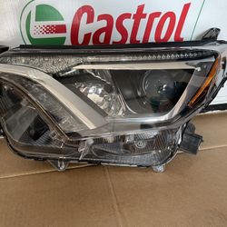 2016-2018 Toyota RAV4 Used Headlight
