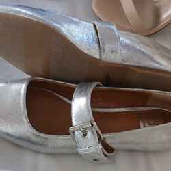 New Womens Size 7.5 Flats