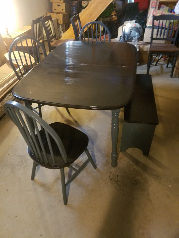 KITCHEN TABLE WITH 3 CHAIR AND BENCH
