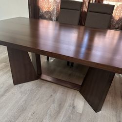 Comedor Dining Table