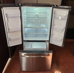 ✨️💥❄️"GE"❄️💥✨️33"W French Doors Fridge cooling perfectly fine.