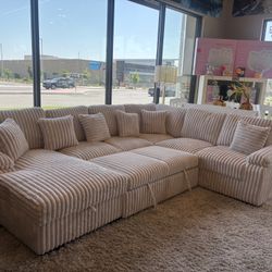 Sectional With Pull Out Bed And Chaise With Storage 