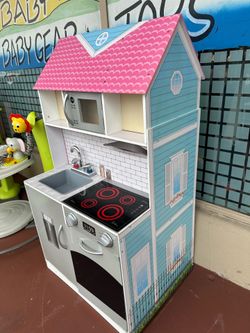 2 in 1 Play Kitchen & Doll house