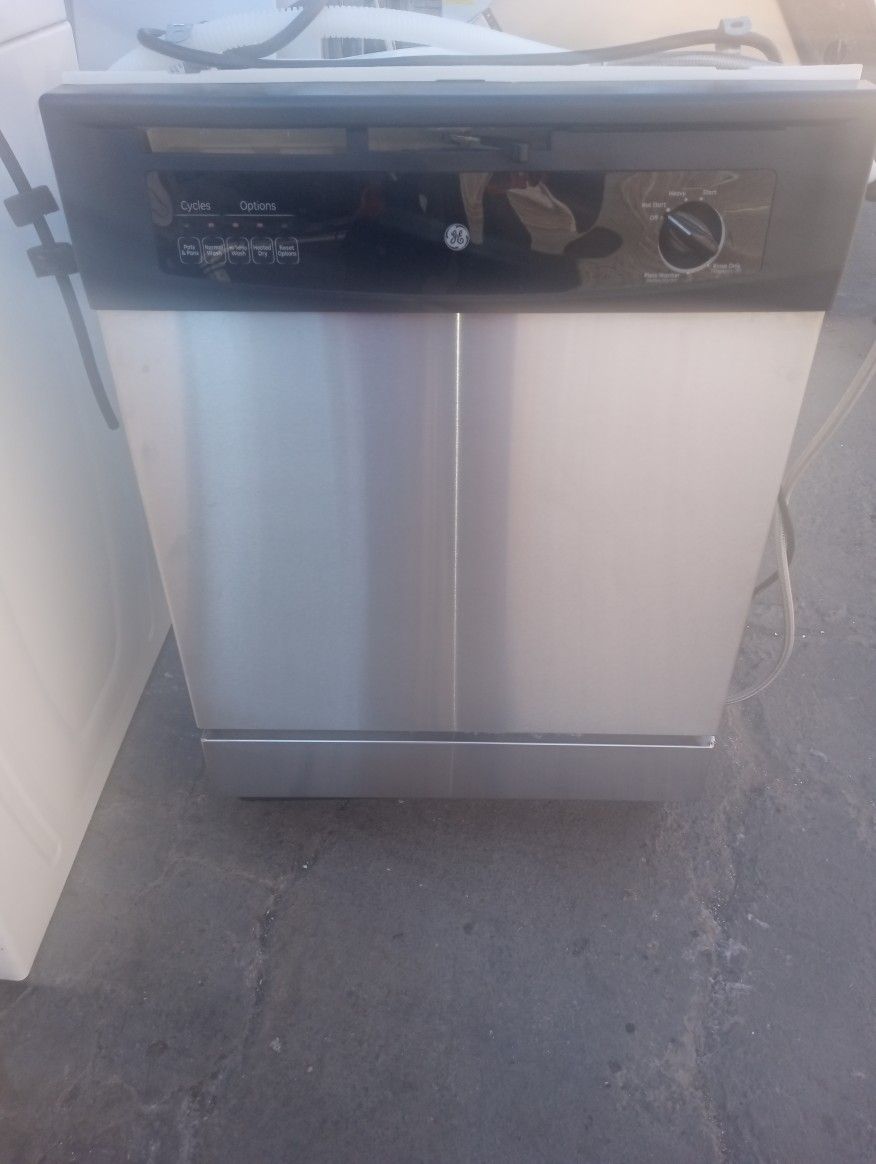 GE STAINLESS STEEL DISHWASHER 