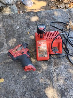Milwaukee charging base 12 volt battery and impact