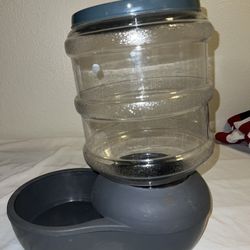 Food/Water Dog Bowl Dispenser