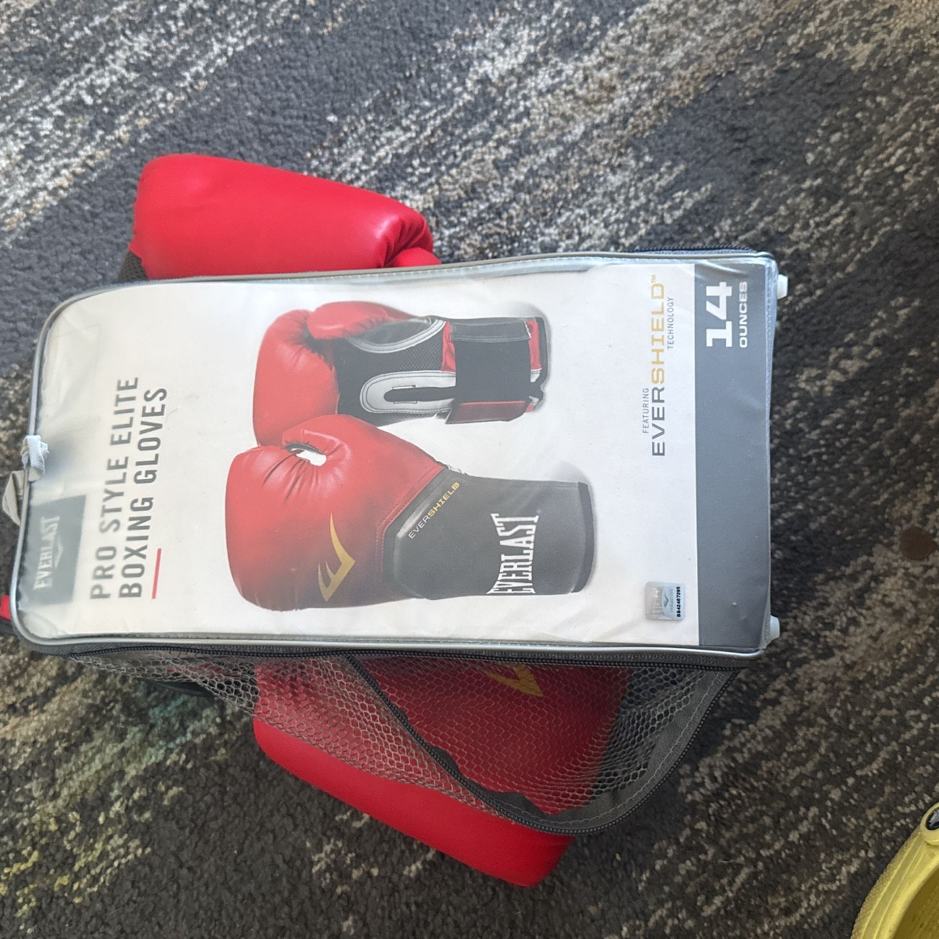 everlast 14oz boxing gloves(red)
