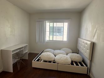 Bedframe, Desk & Chair, Decorative pillow set