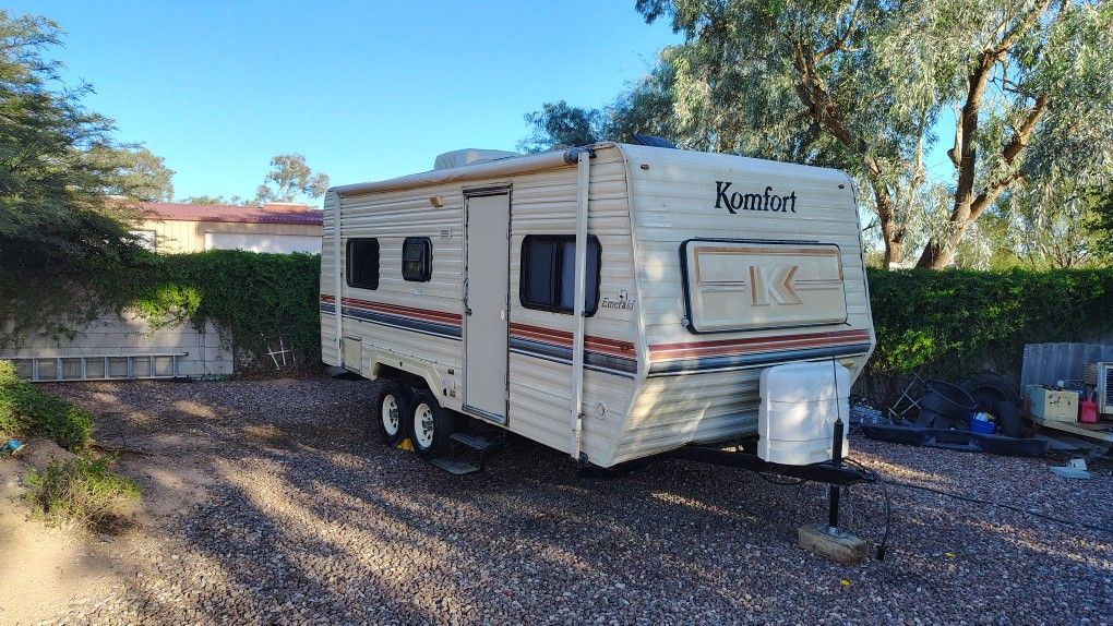 1990 Komfort 23 Ft Vintage Classic Ice Cold AC Good Condition In And Out