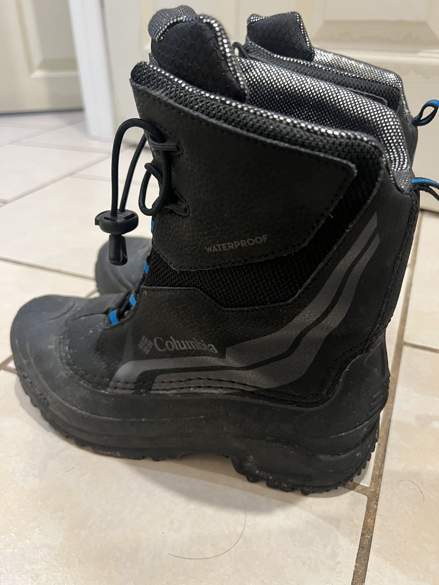 Columbia Black Snow boot waterproof 400 Grams Mens size 7