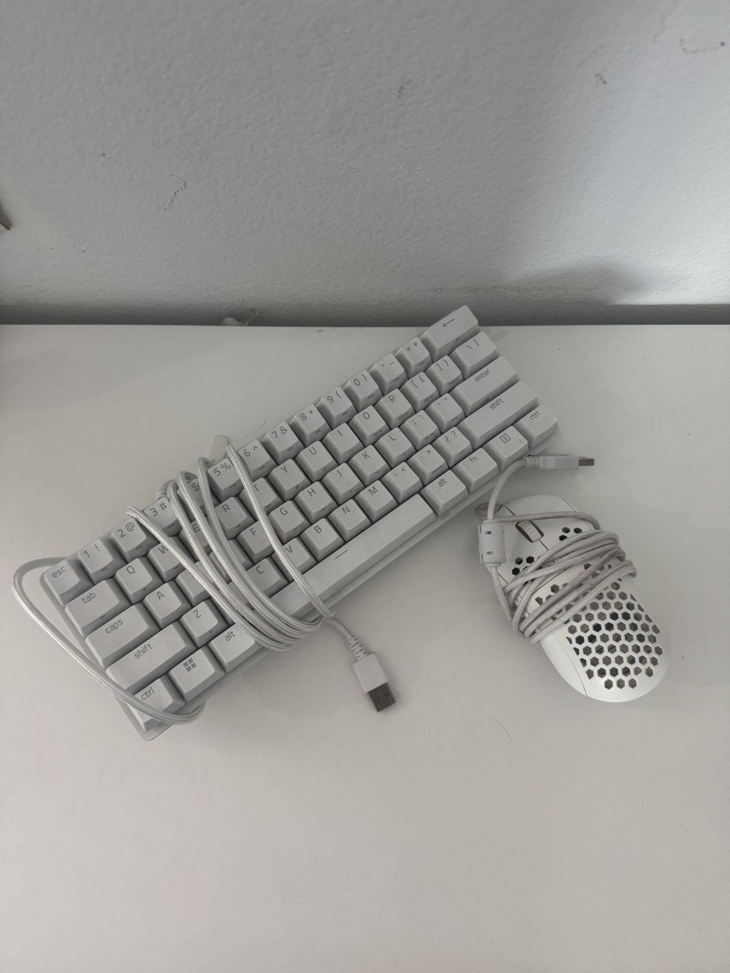White Huntsman Mini Keyboard + White Gaming Mouse