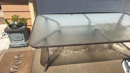 Free glass table