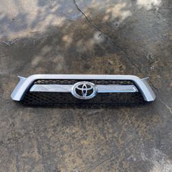 Oem 13 Toyota 4Runner Grille