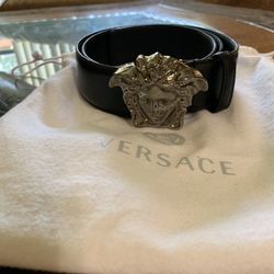 Authentic Men’s Versace Leather Medusa Buckle-Belt 