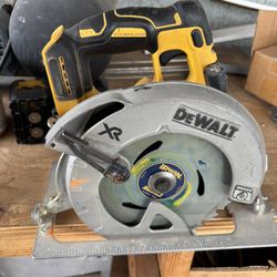 Dewalt Saw 