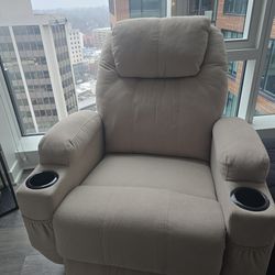 Massager Recliner less than 6 month old in warranty