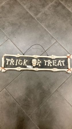 Trick or Treat Halloween Hanging Sign