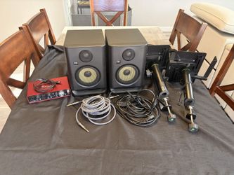KRK Rokit RP5 G5 Studio Monitors + Desk Stands + Focusrite 2i4