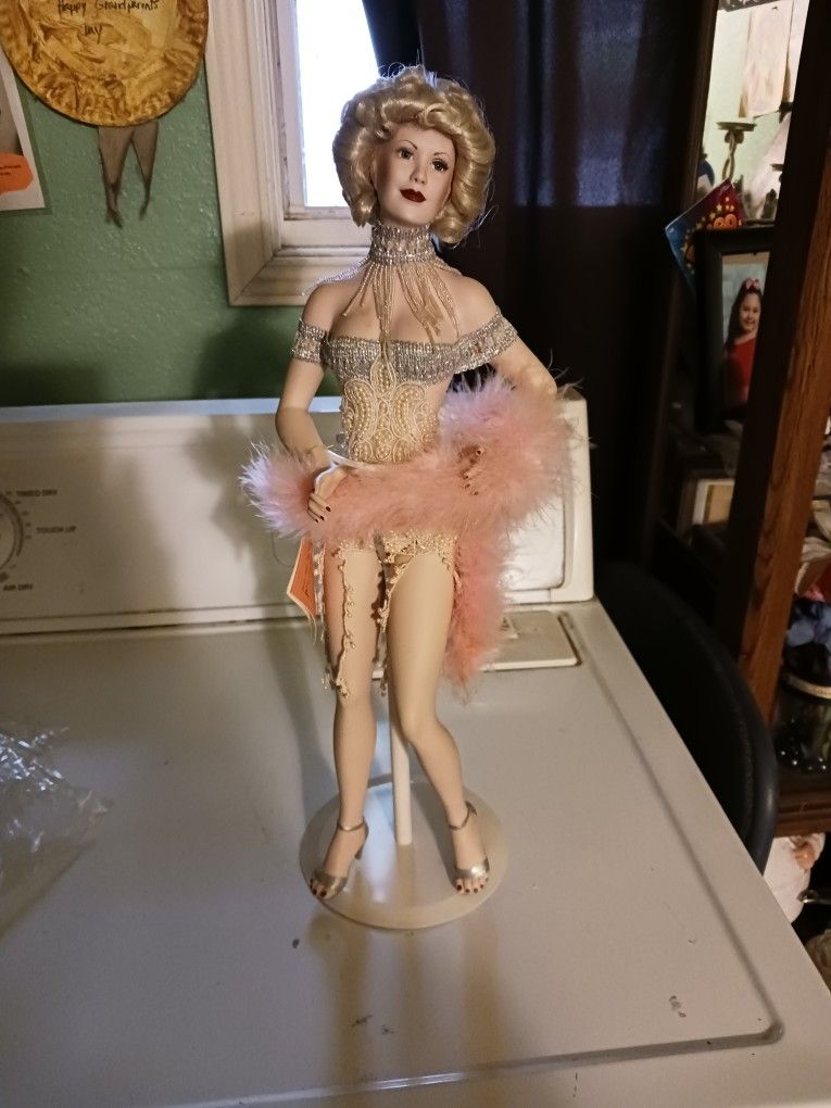 Vintage 1996 Paradis Galleries Porcelain Vagas Showgirl Doll