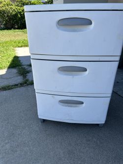 3 drawer Chest