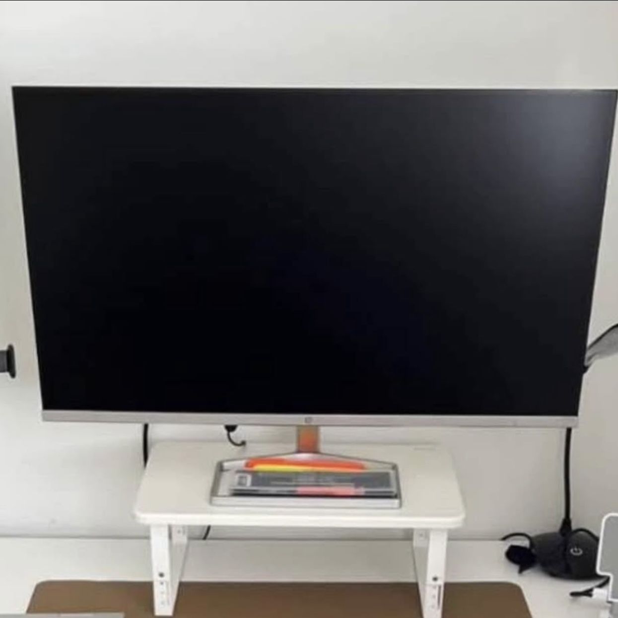 27” HP FHD IPS LED Monitor – Like New! (2 HDMI, Speakers, Tilt, 100Hz)