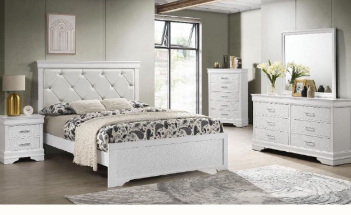 4- Pc Bedroom set Dresser,Mirror Nightstand (1) Queen size bed frame Not including Mattress and Box Sp