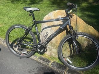 TREK MOUNTAIN BIKE