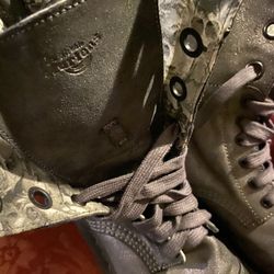 New Quality Ladies Grey Boots Size 9     $35Located Mount Dora Fla 32757