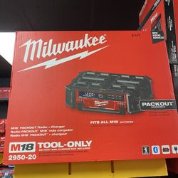 Milwaukee M18 Lithium-Ion Cordless PACKOUT Radio/Speaker with Built-In Charger