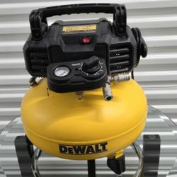 Dewalt 6 gallon pancake air compressor Almost new No low ball offers Pickup Burien  

