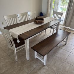 Amish Made Solid Oak Dining Room Table 5 Chairs, One Bench And Two Leafs