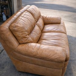 Leather Couch – Must Go Today – Free Delivery 