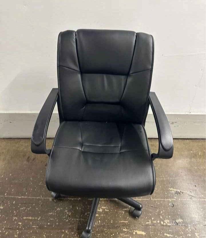 Executive Office Chair β Comfortable & Modern