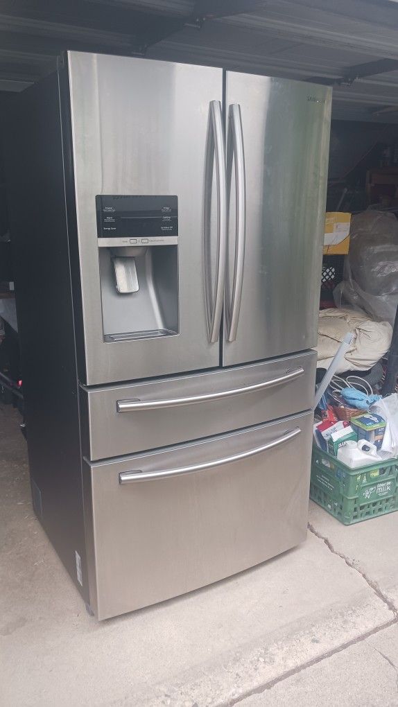 Samsung 28 Cubic Feet French Door Refrigerator 