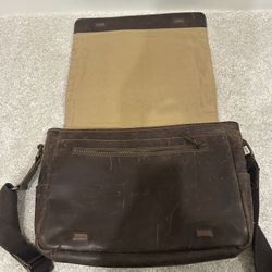 Navali Leather Messenger Bag