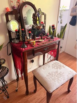$$$Wood Vanity with built in jewelry hooks and ring holder$$$