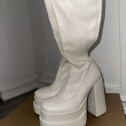 Steve Madden Cypress Platform Boots – Ivory – Size 6 – Like New