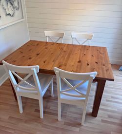 Dining table and chairs set